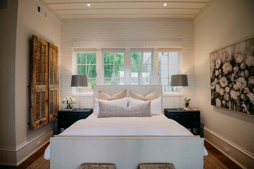 tudor-lake-cottage-21-Bedroomone-125.jpg